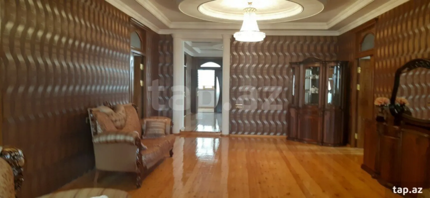 Satılır 12 otaqlı həyət evi