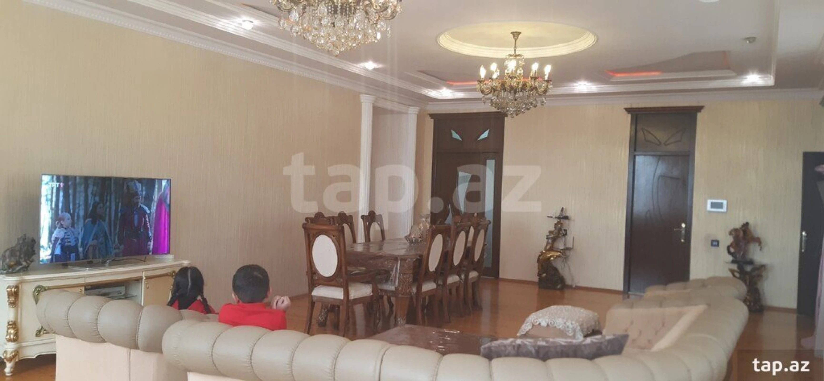 Satılır 12 otaqlı həyət evi