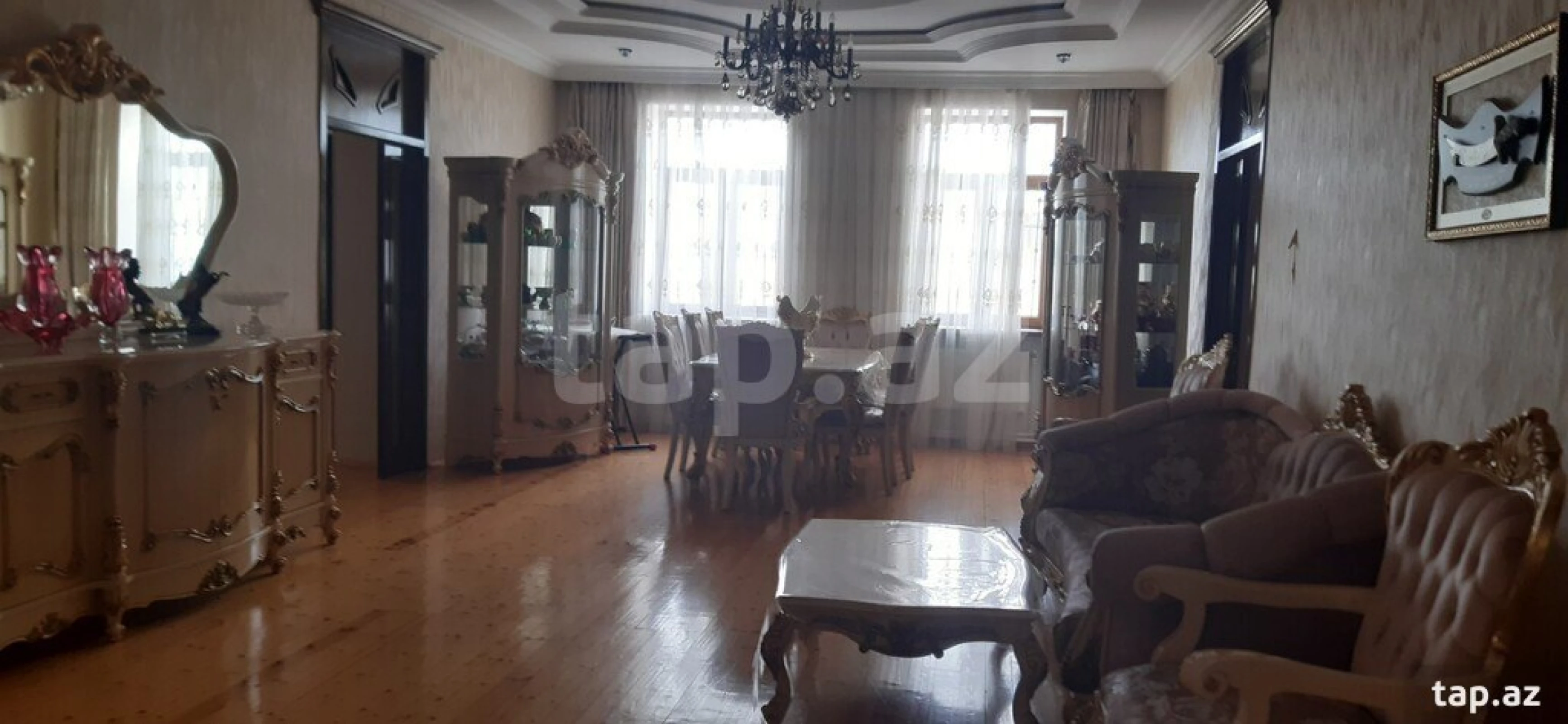 Satılır 12 otaqlı həyət evi