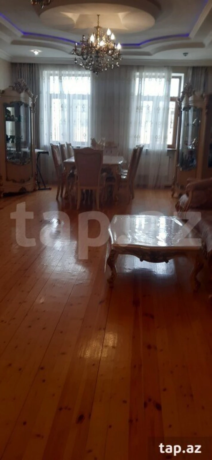 Satılır 12 otaqlı həyət evi