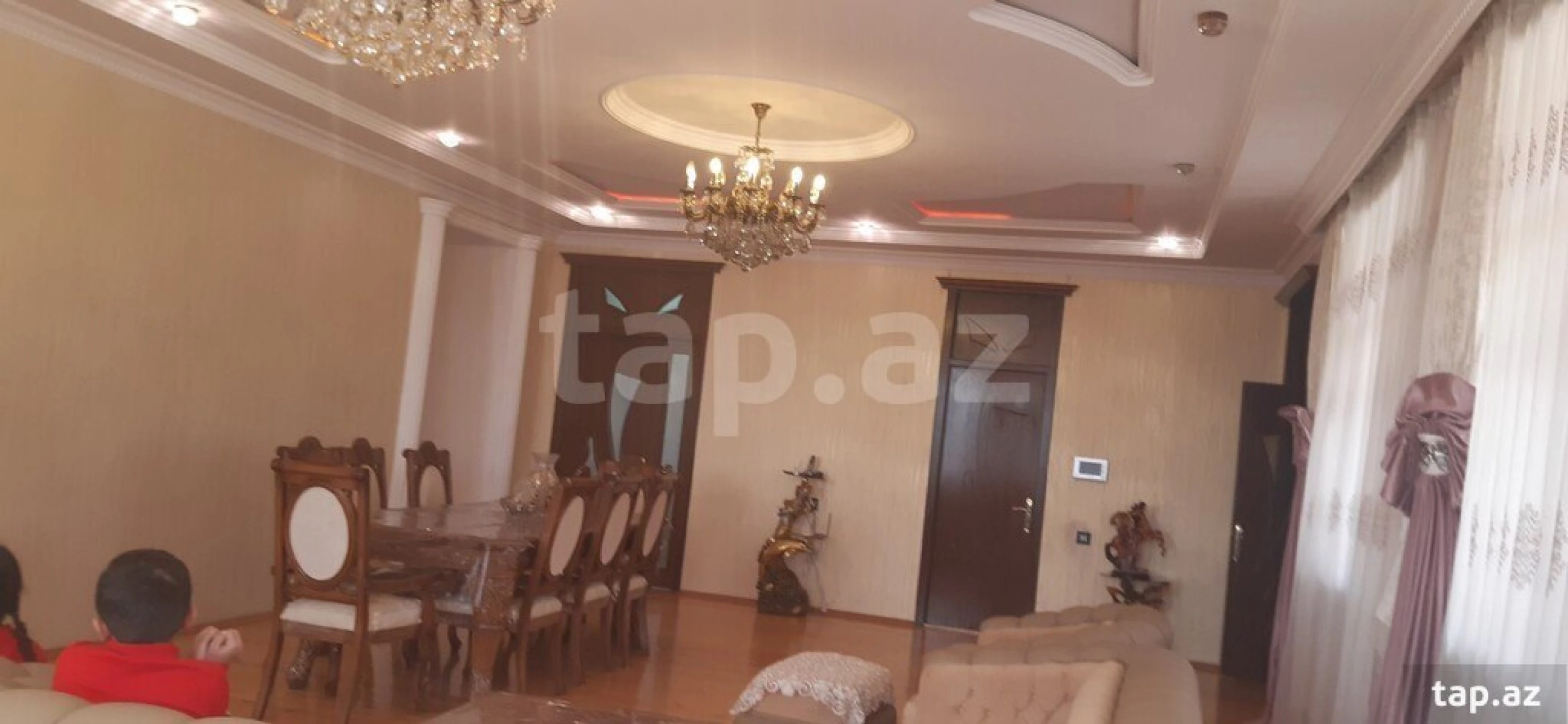 Satılır 12 otaqlı həyət evi