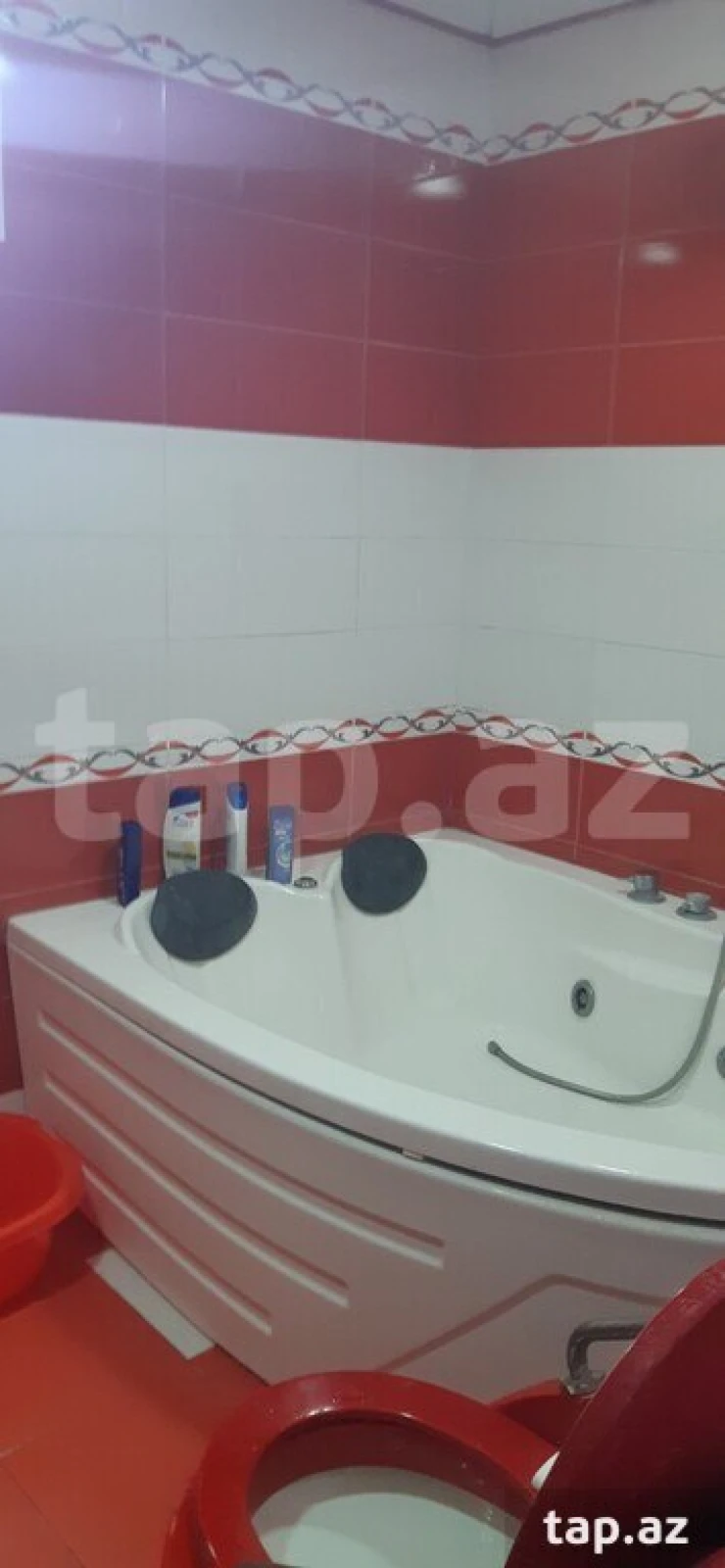 Satılır 12 otaqlı həyət evi