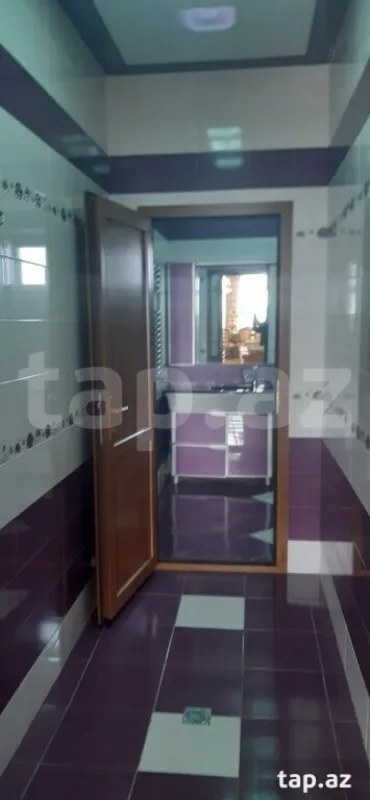 Satılır 12 otaqlı həyət evi