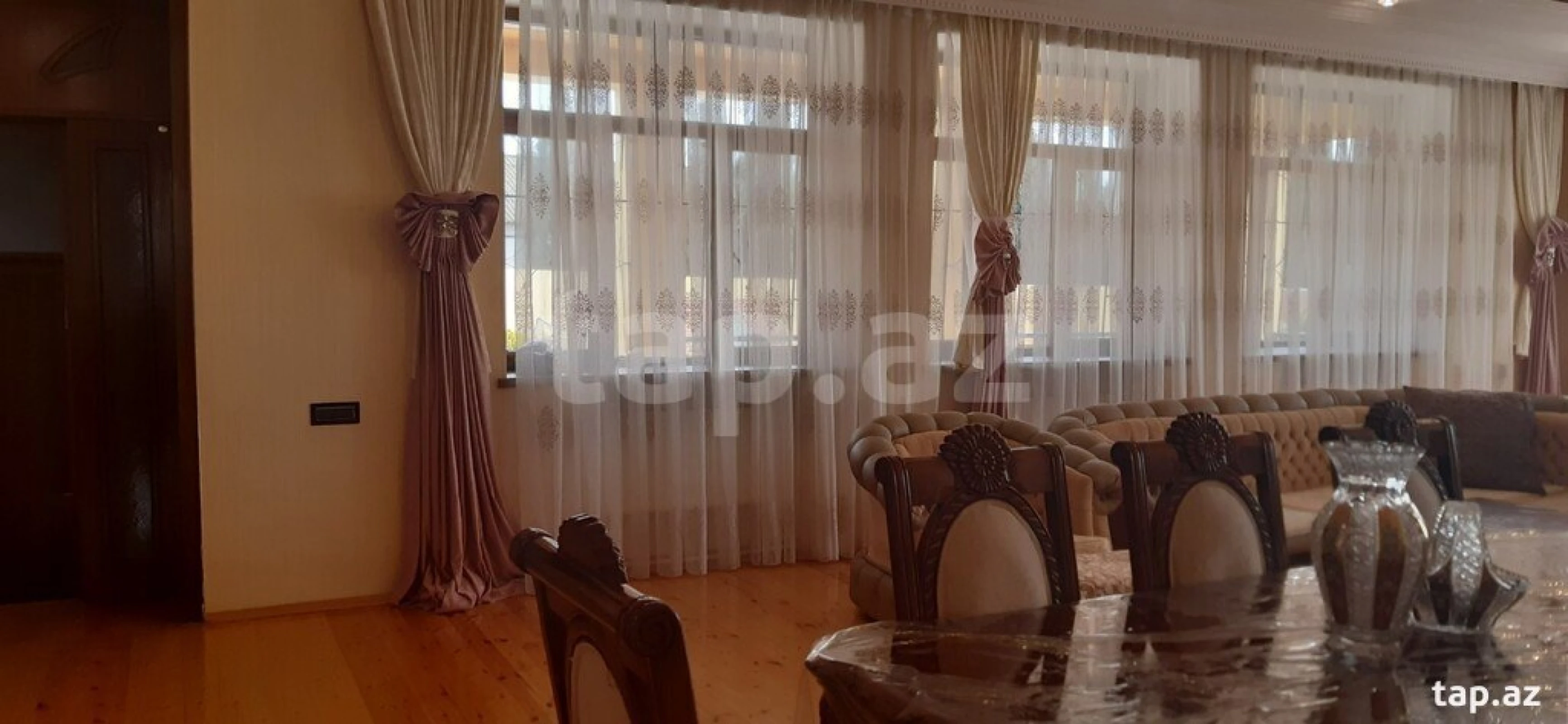 Satılır 12 otaqlı həyət evi