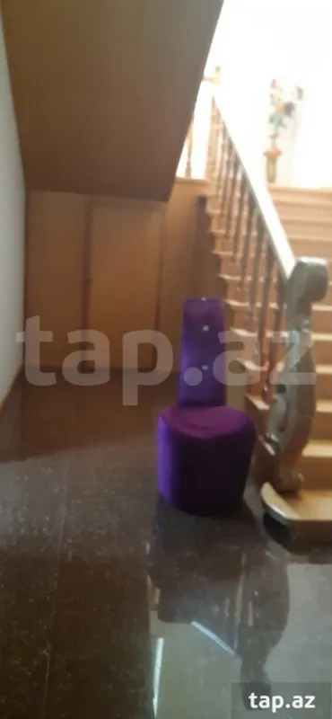 Satılır 12 otaqlı həyət evi