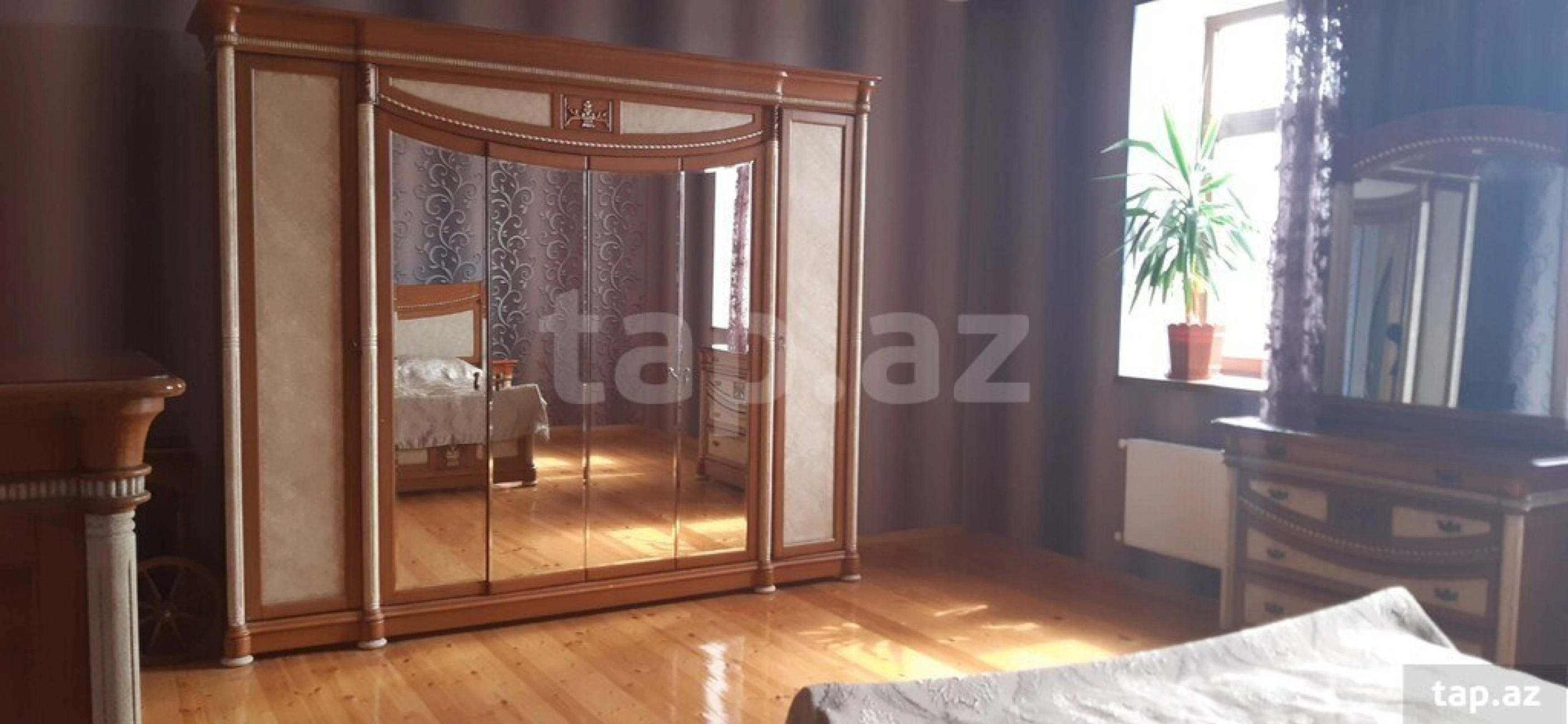 Satılır 12 otaqlı həyət evi