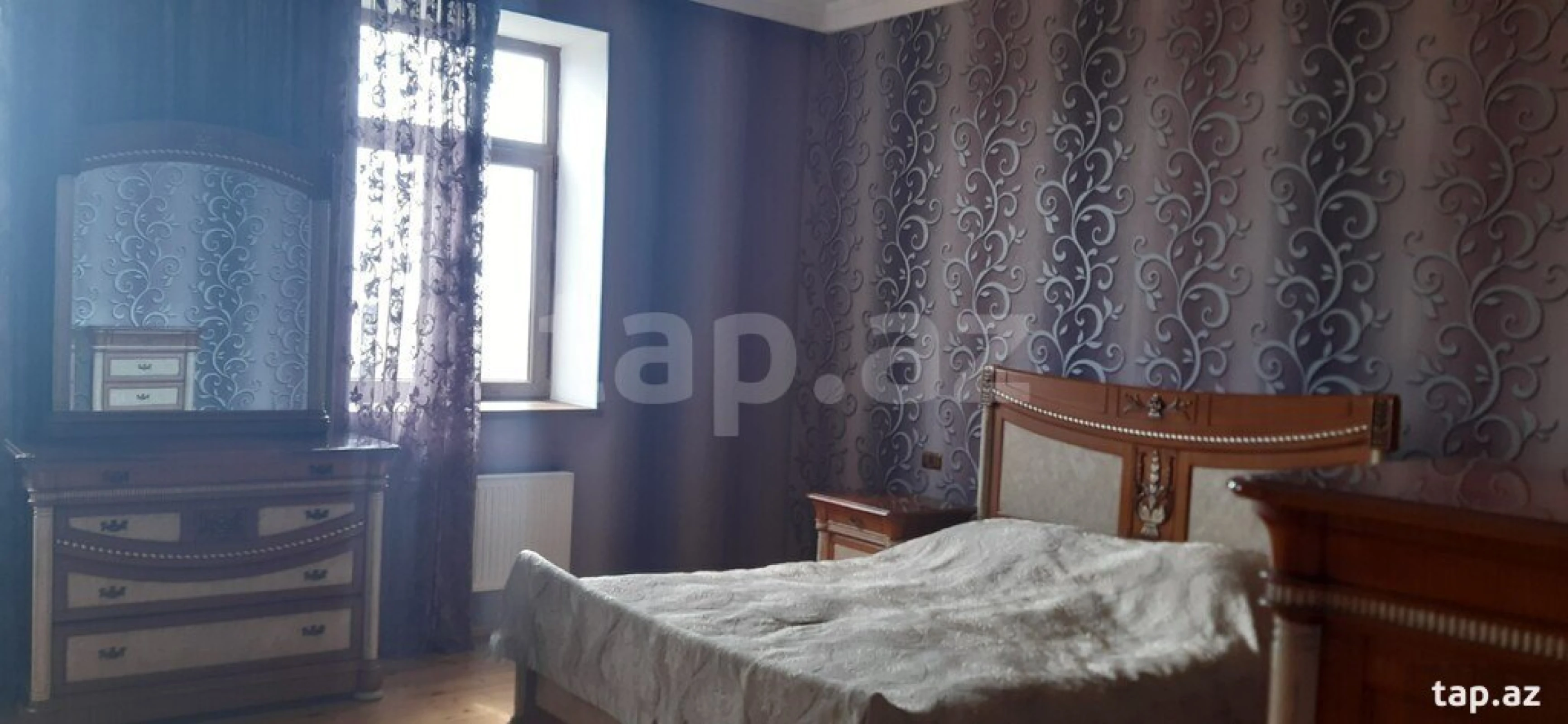 Satılır 12 otaqlı həyət evi