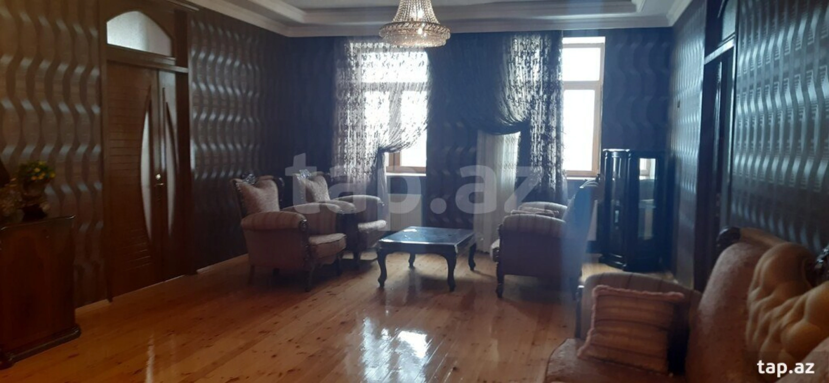 Satılır 12 otaqlı həyət evi