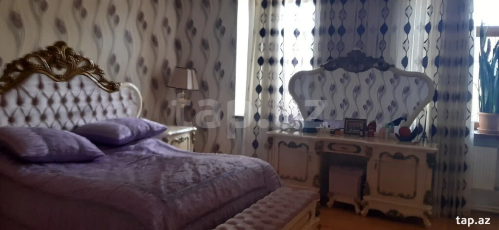 Satılır 12 otaqlı həyət evi