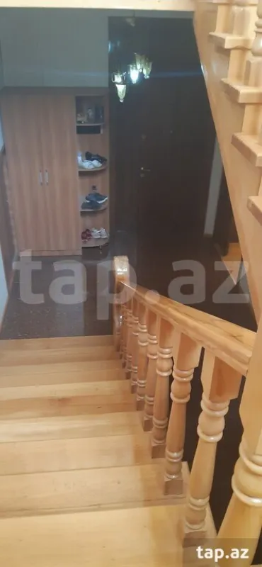 Satılır 12 otaqlı həyət evi