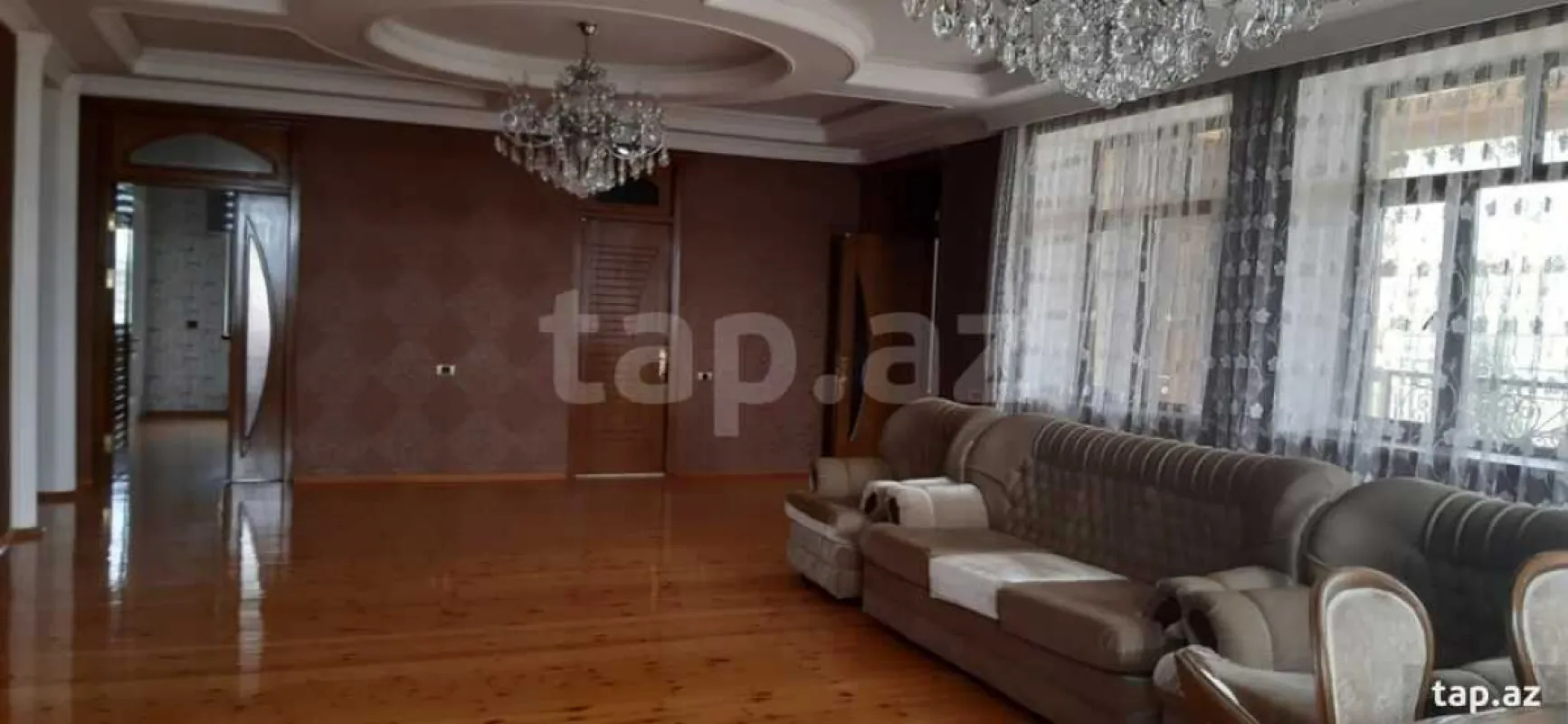 Satılır 12 otaqlı həyət evi