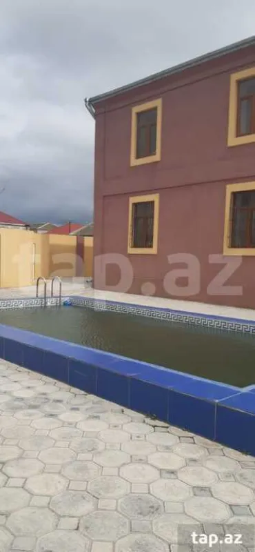 Satılır 12 otaqlı həyət evi