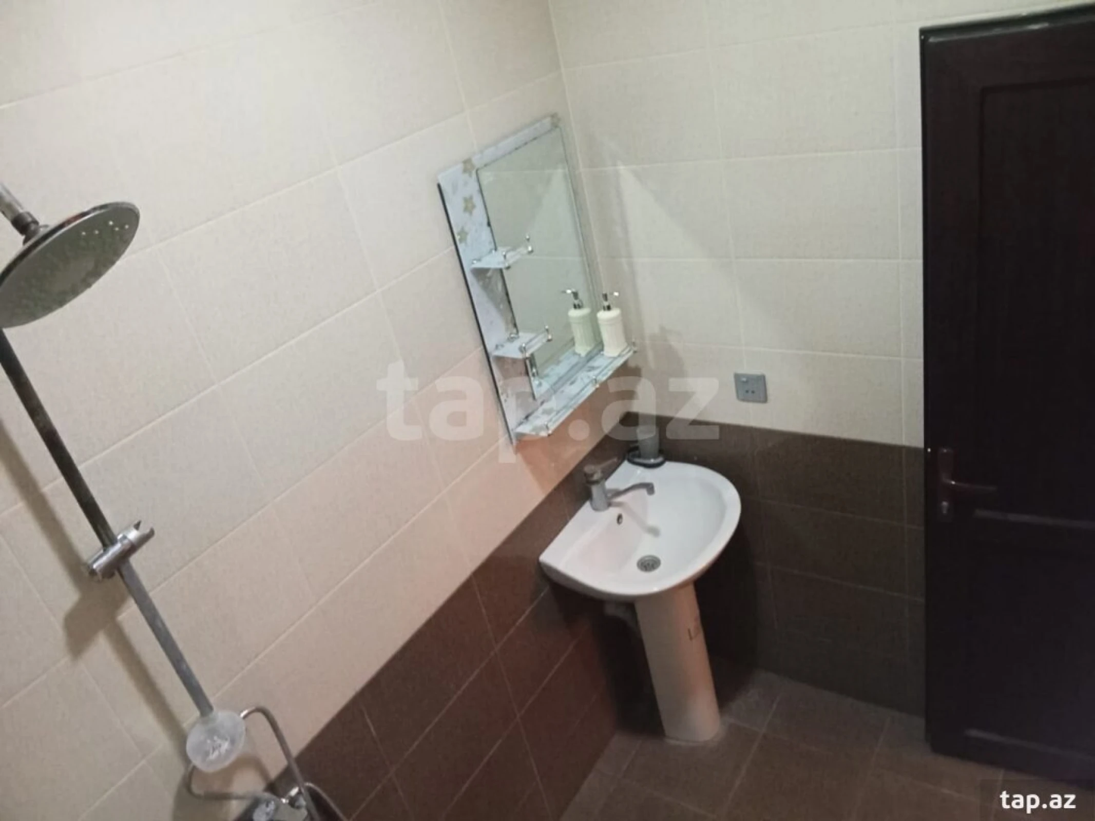 Satılır 6 otaqlı həyət evi