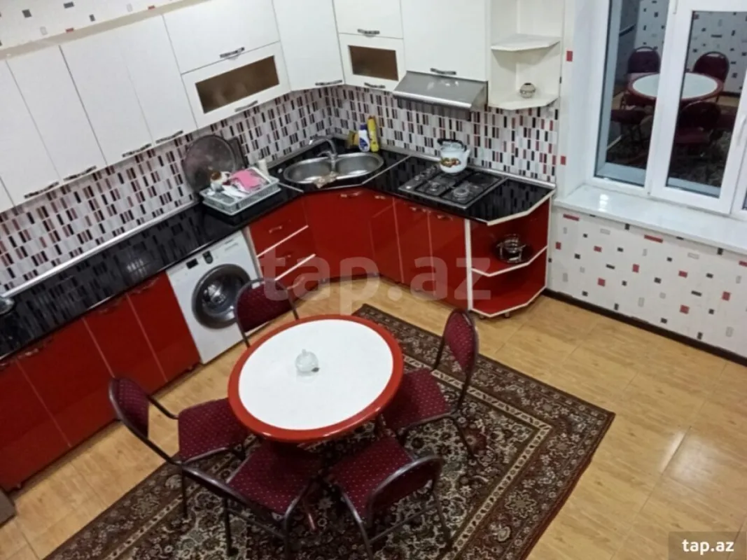 Satılır 6 otaqlı həyət evi