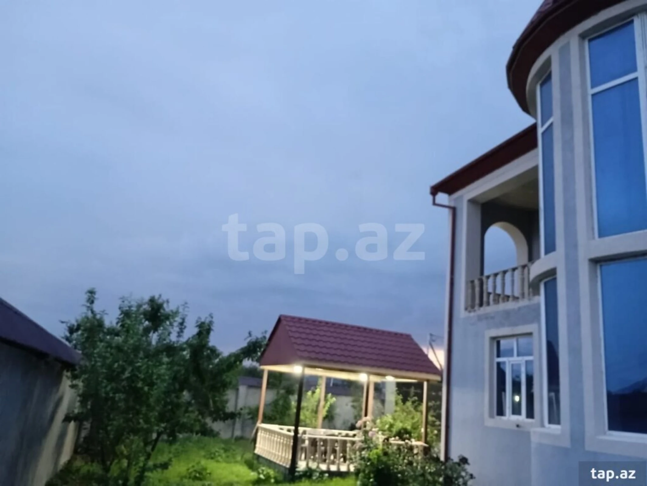 Satılır 6 otaqlı həyət evi