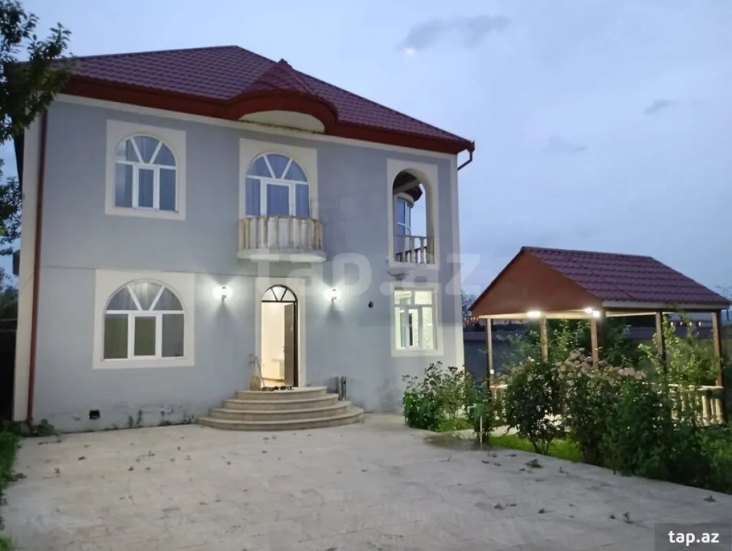 Satılır 6 otaqlı həyət evi