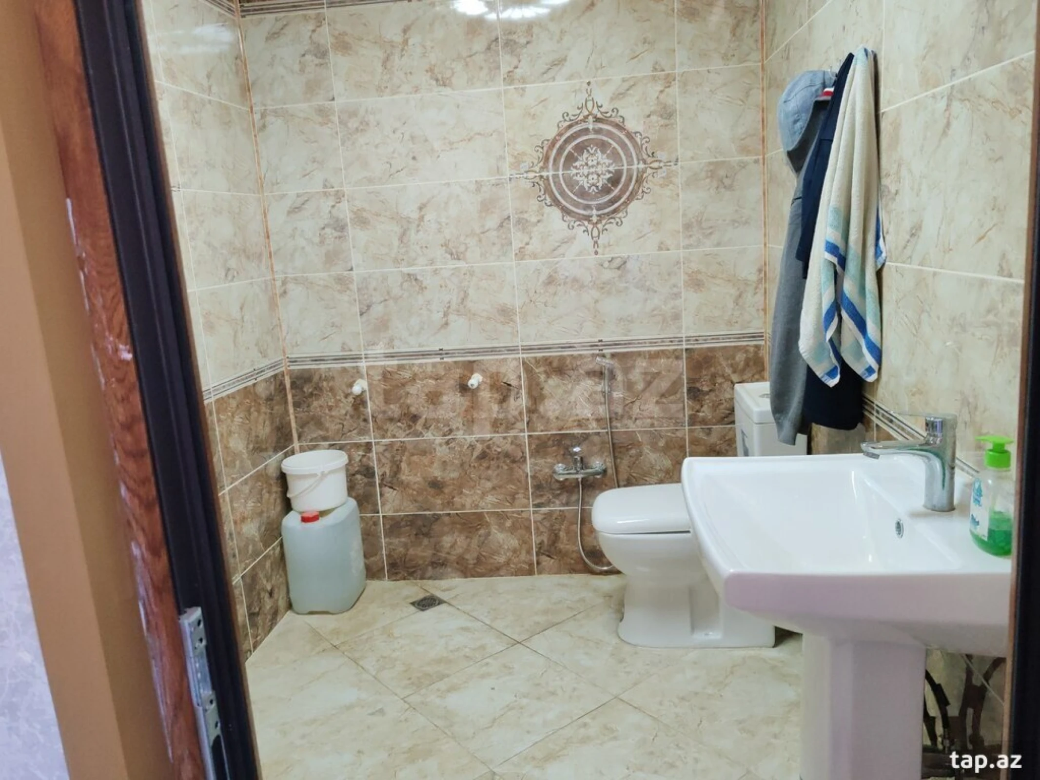 Satılır 7 otaqlı həyət evi