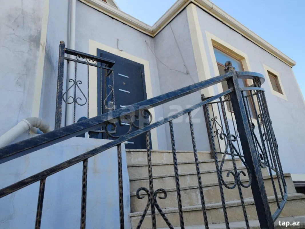 Satılır 7 otaqlı həyət evi