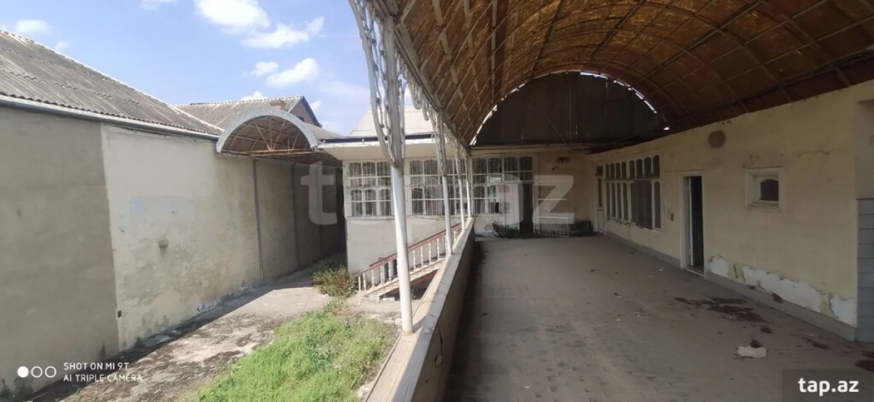 Satılır 7 otaqlı həyət evi