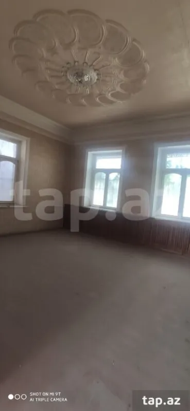 Satılır 7 otaqlı həyət evi