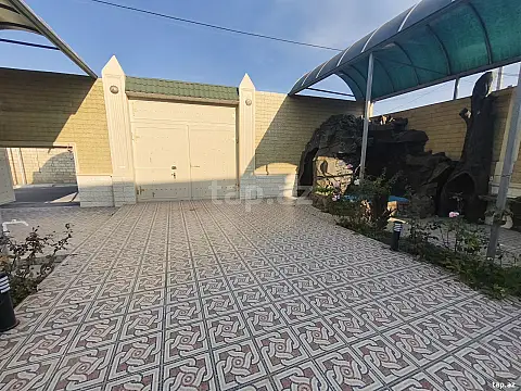 Satılır 8 otaqlı həyət evi