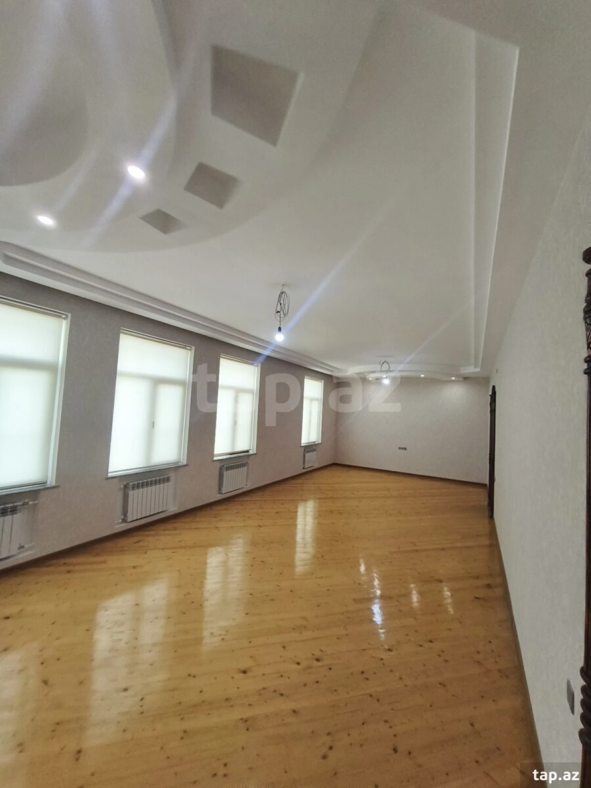 Satılır 8 otaqlı həyət evi