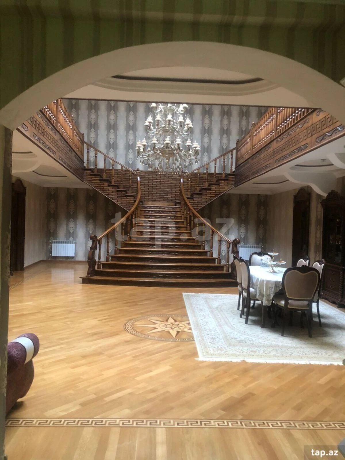 Satılır 8 otaqlı həyət evi