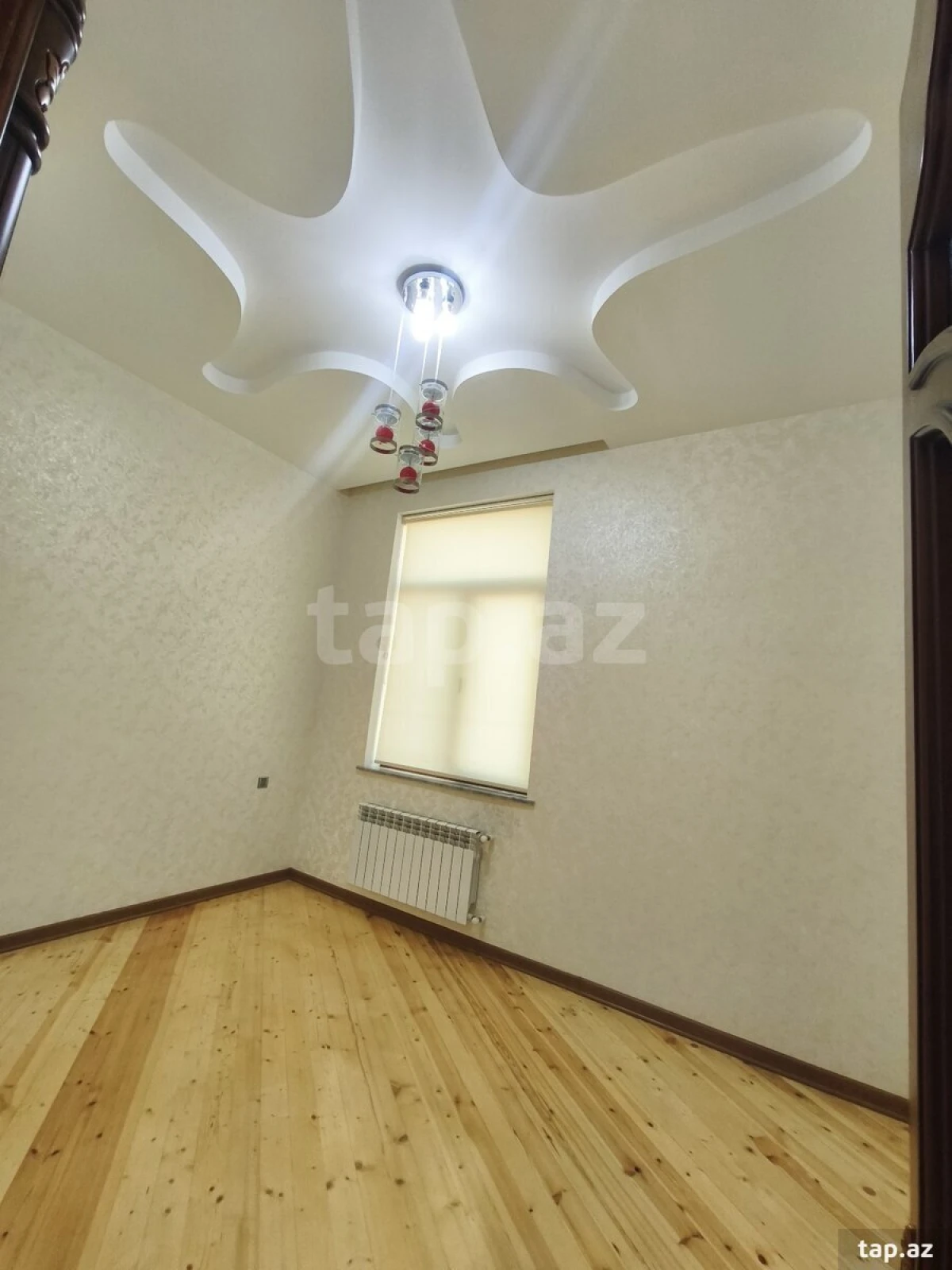 Satılır 8 otaqlı həyət evi