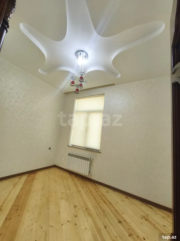 Satılır 8 otaqlı həyət evi