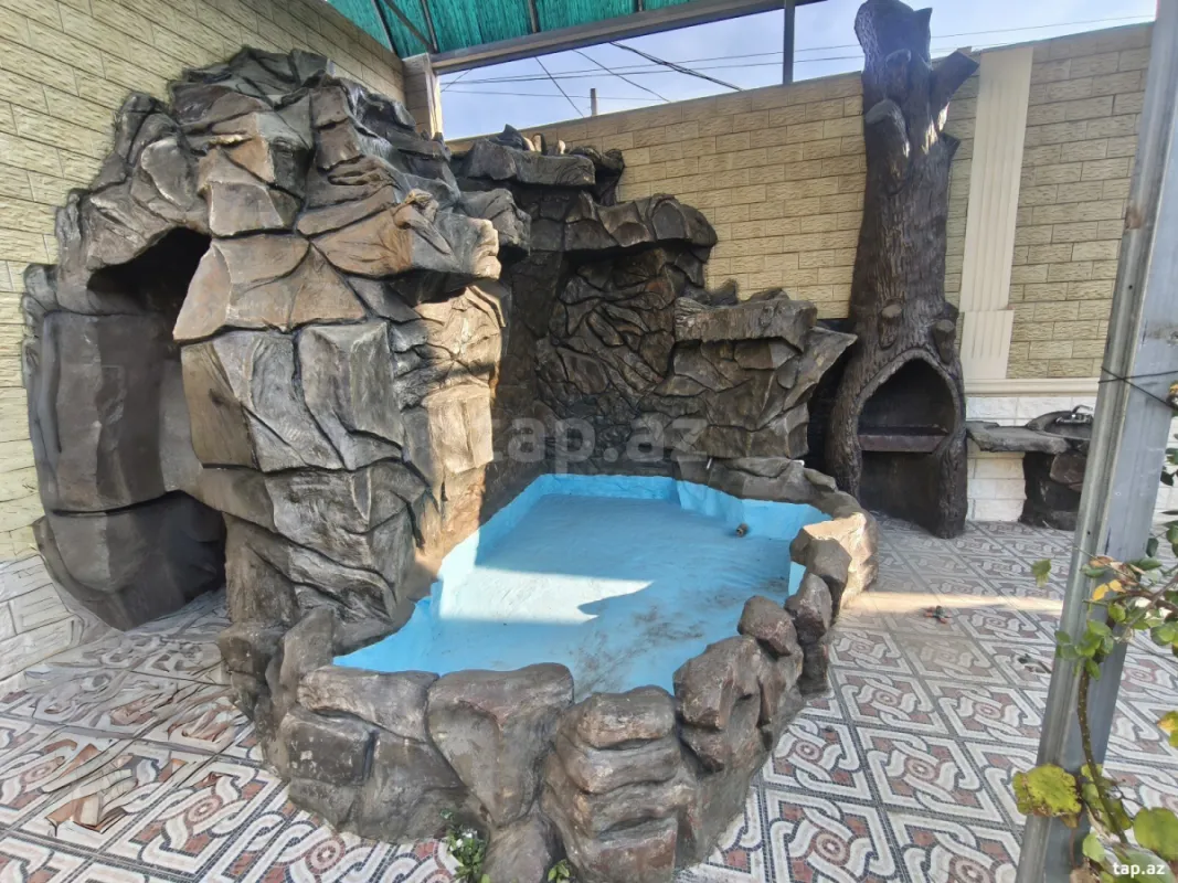 Satılır 8 otaqlı həyət evi