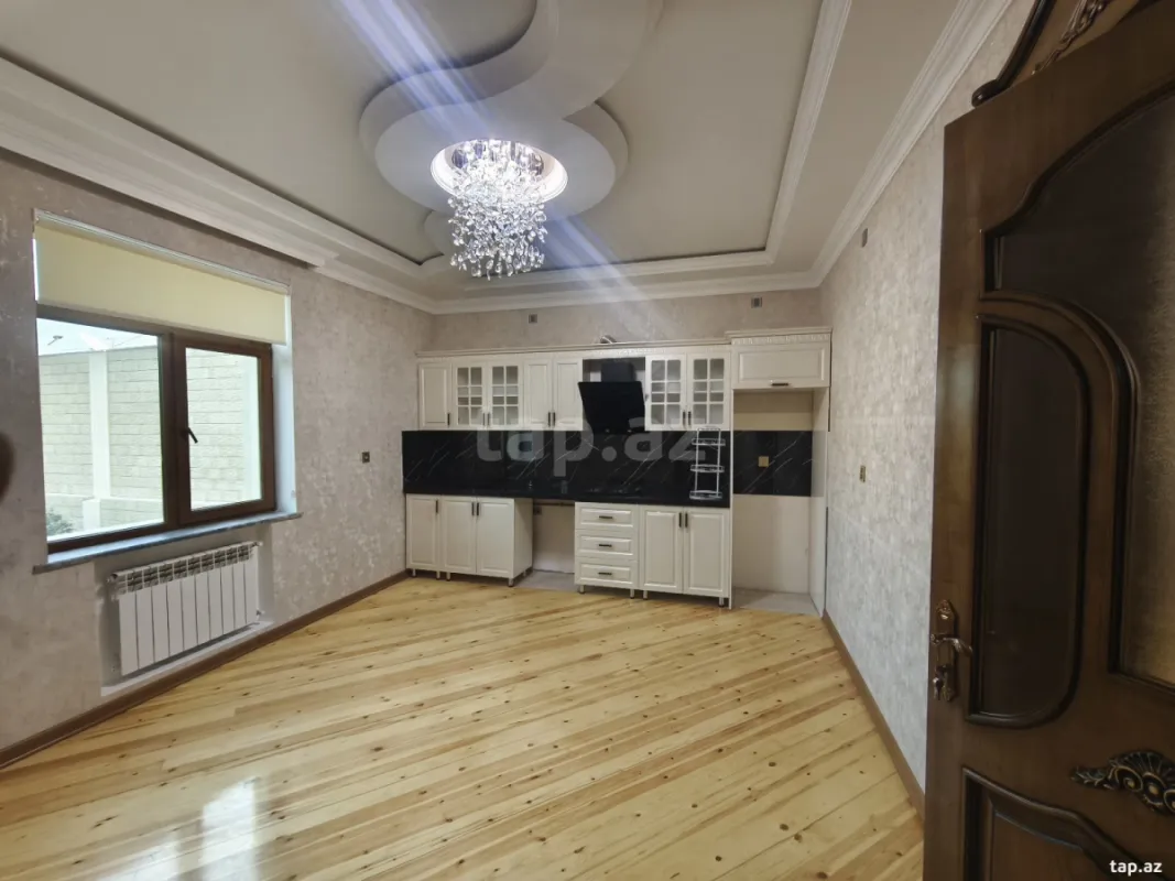 Satılır 8 otaqlı həyət evi