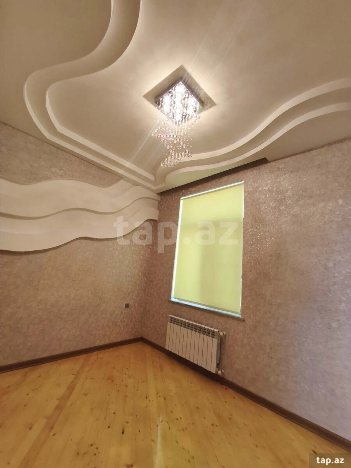 Satılır 8 otaqlı həyət evi