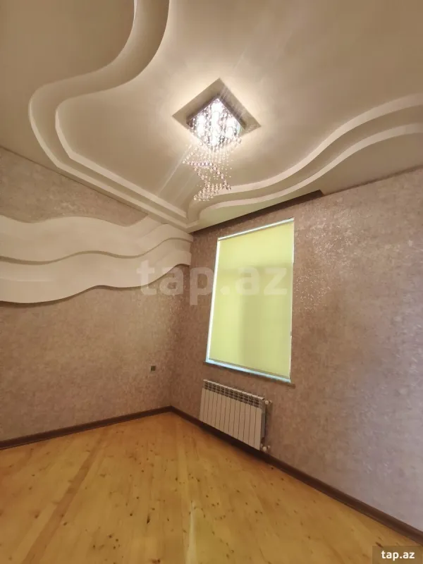 Satılır 8 otaqlı həyət evi