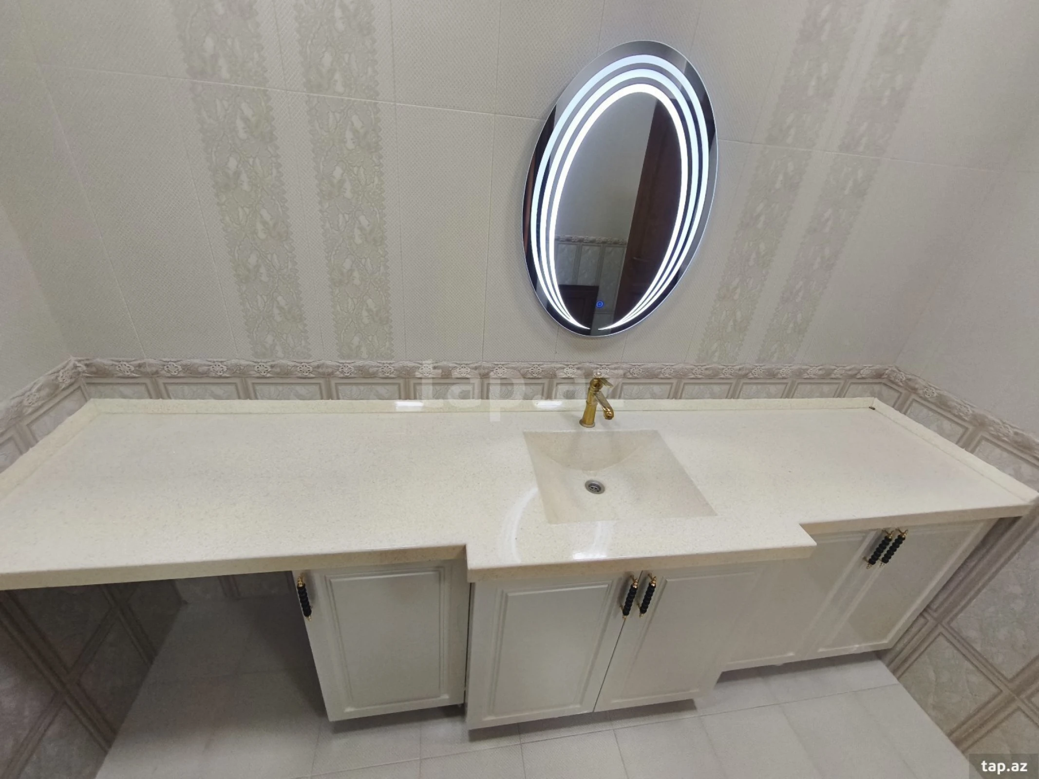 Satılır 8 otaqlı həyət evi