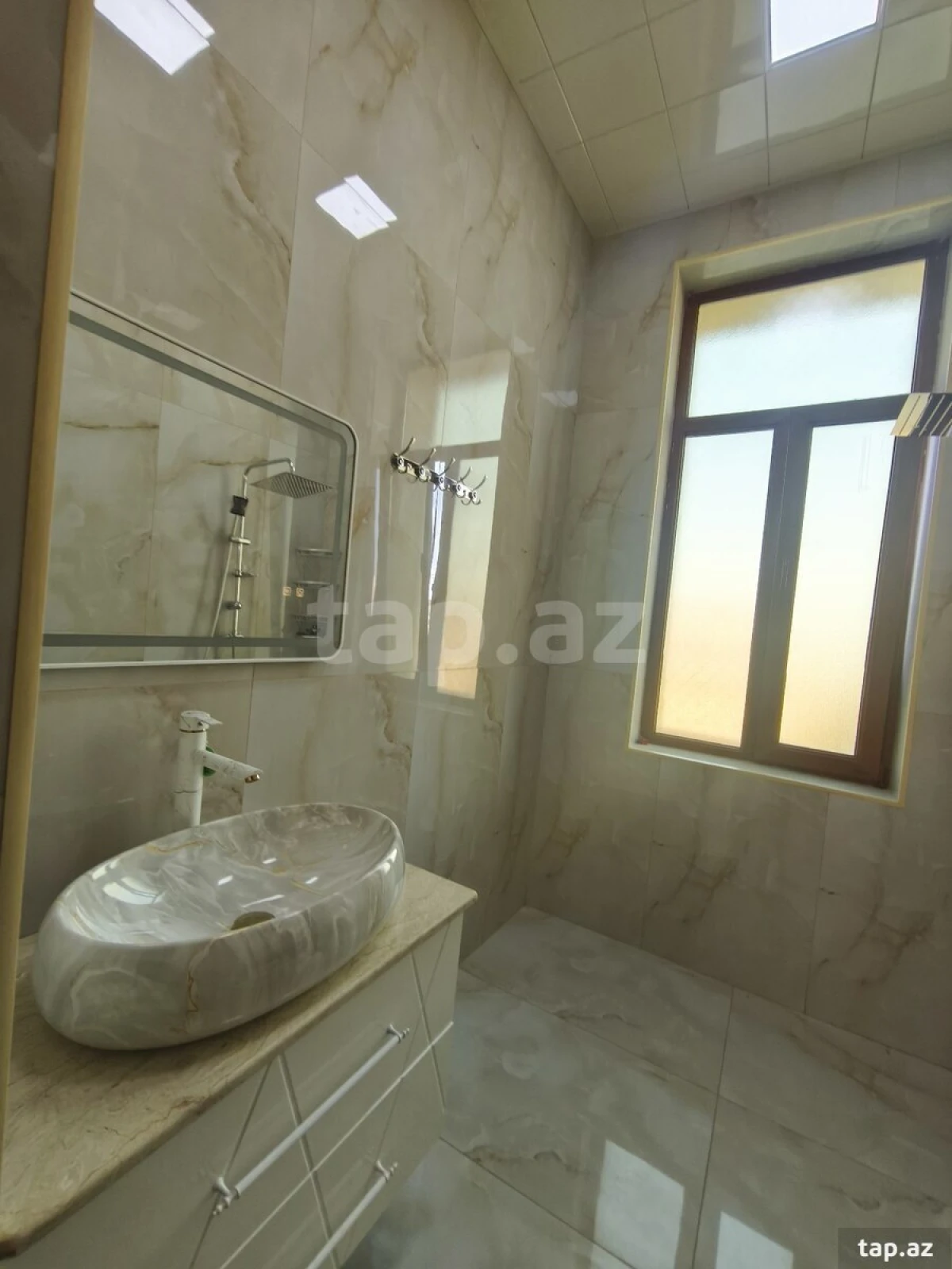 Satılır 8 otaqlı həyət evi