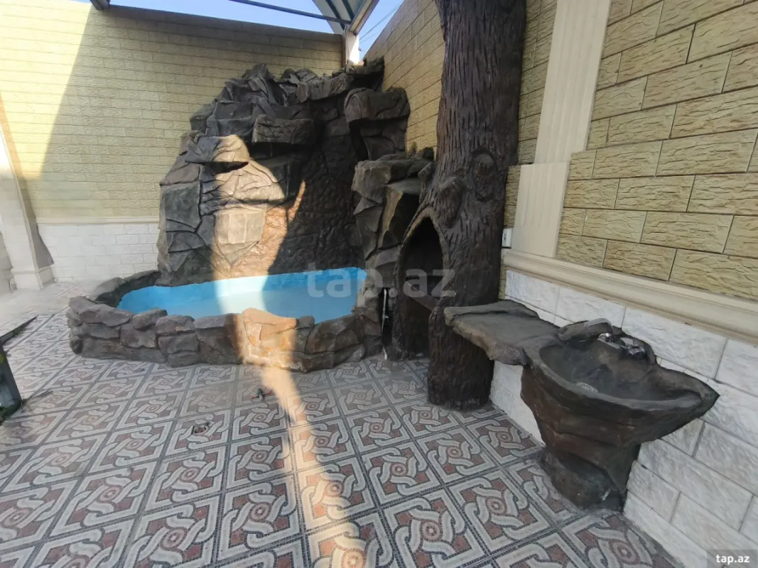 Satılır 8 otaqlı həyət evi