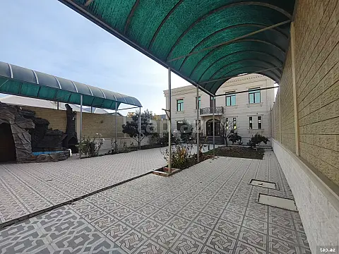 Satılır 8 otaqlı həyət evi