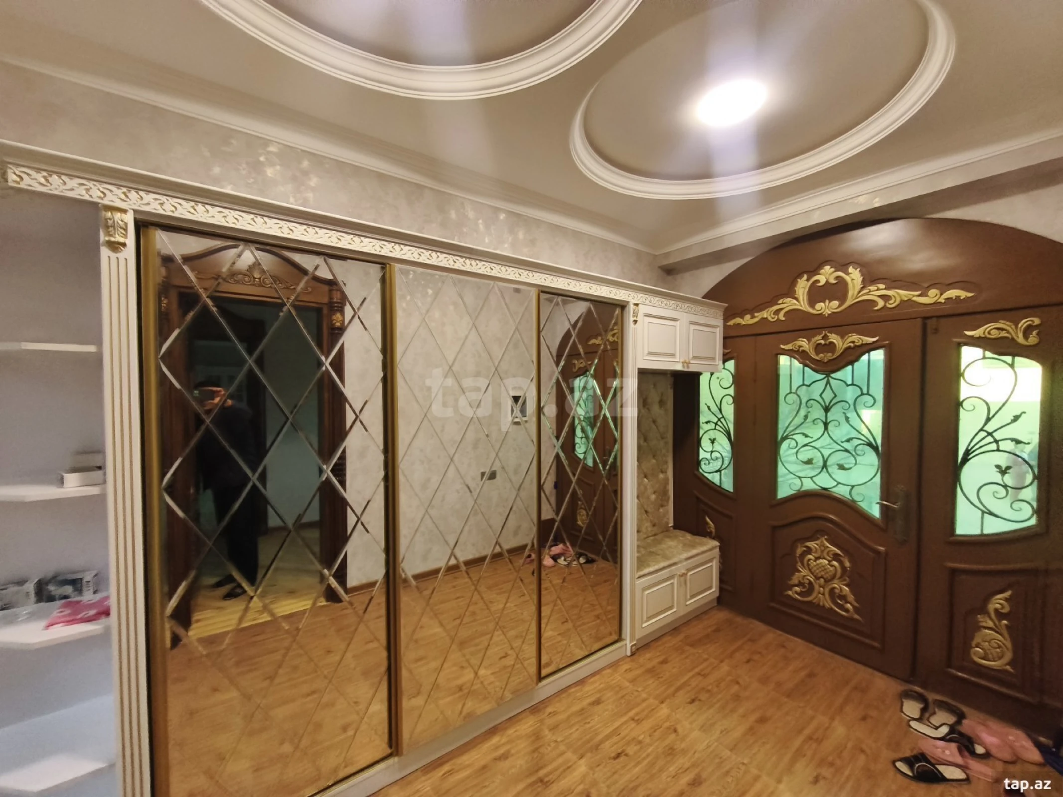 Satılır 8 otaqlı həyət evi