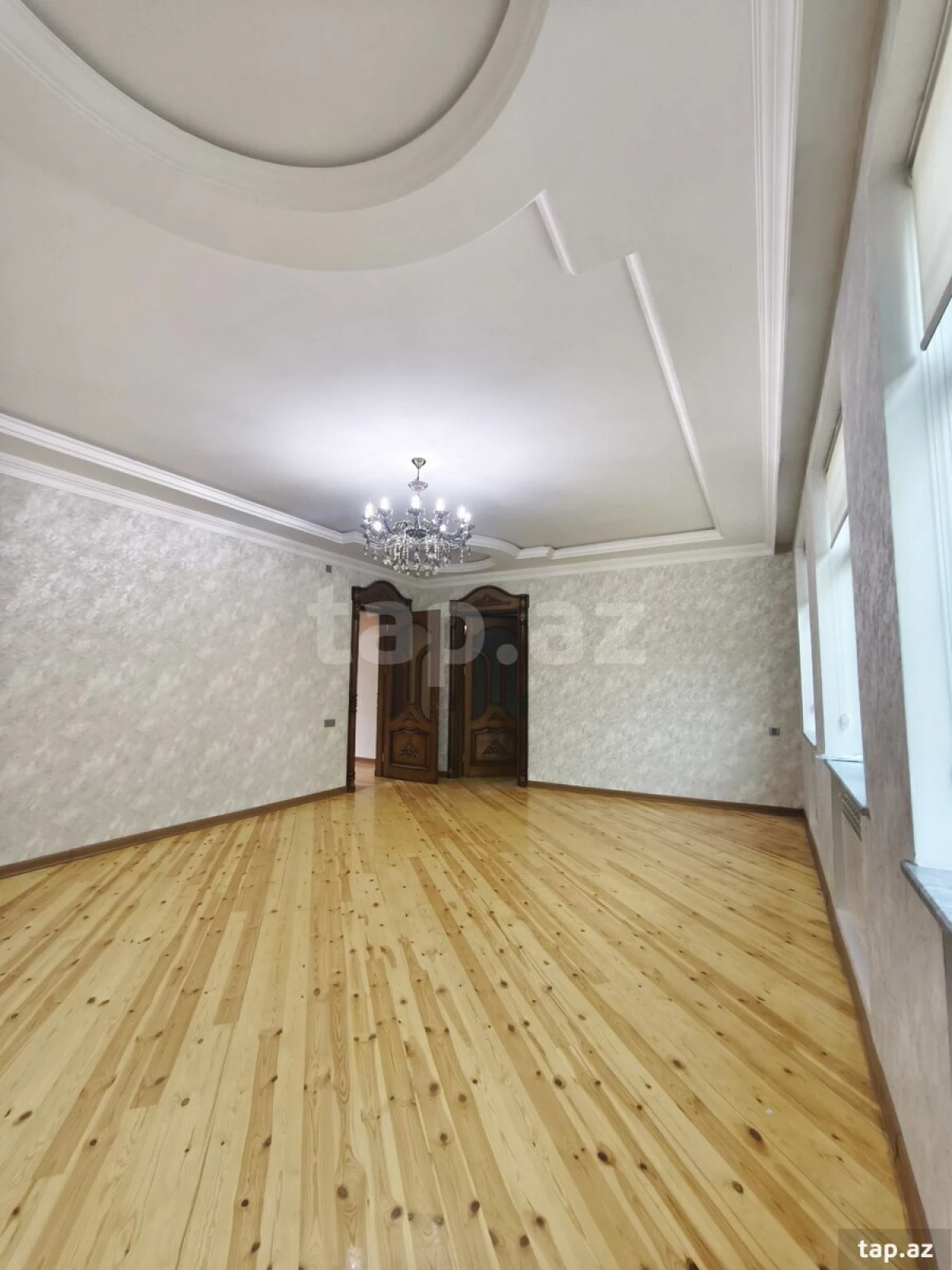 Satılır 8 otaqlı həyət evi