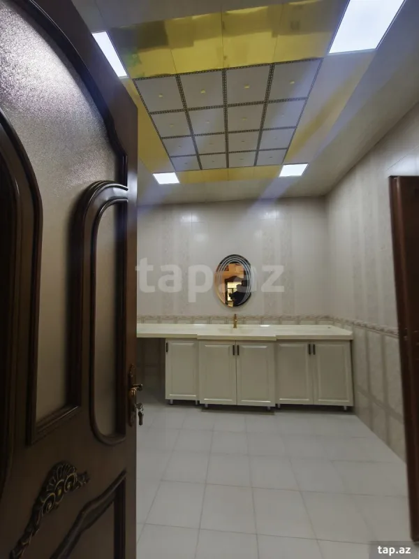 Satılır 8 otaqlı həyət evi