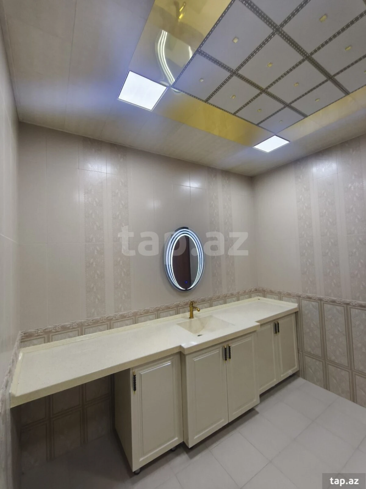 Satılır 8 otaqlı həyət evi