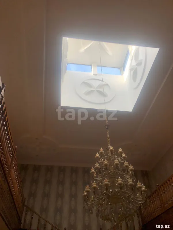 Satılır 8 otaqlı həyət evi