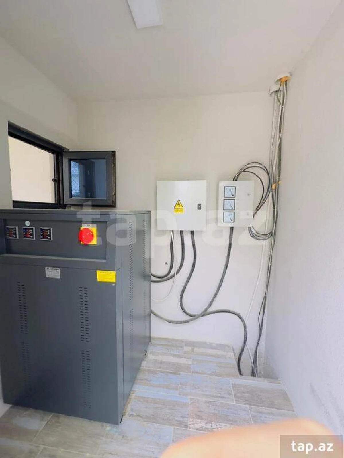 Satılır 9 otaqlı həyət evi