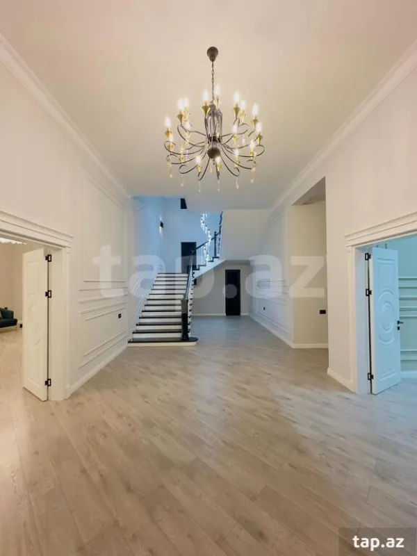Satılır 9 otaqlı həyət evi