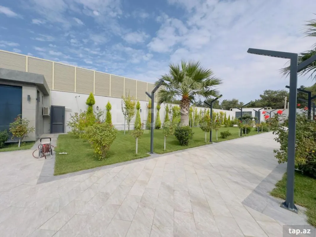 Satılır 9 otaqlı həyət evi