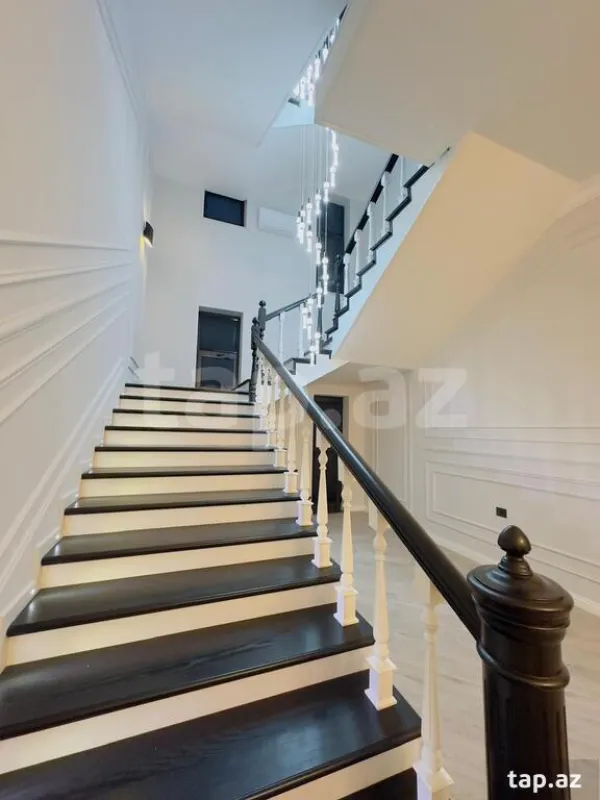 Satılır 9 otaqlı həyət evi