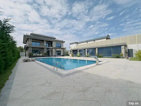 Satılır 9 otaqlı həyət evi