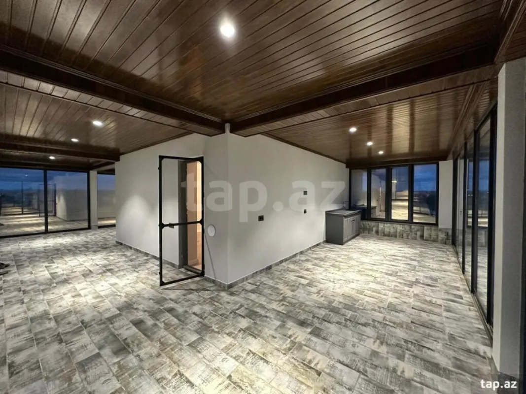 Satılır 9 otaqlı həyət evi