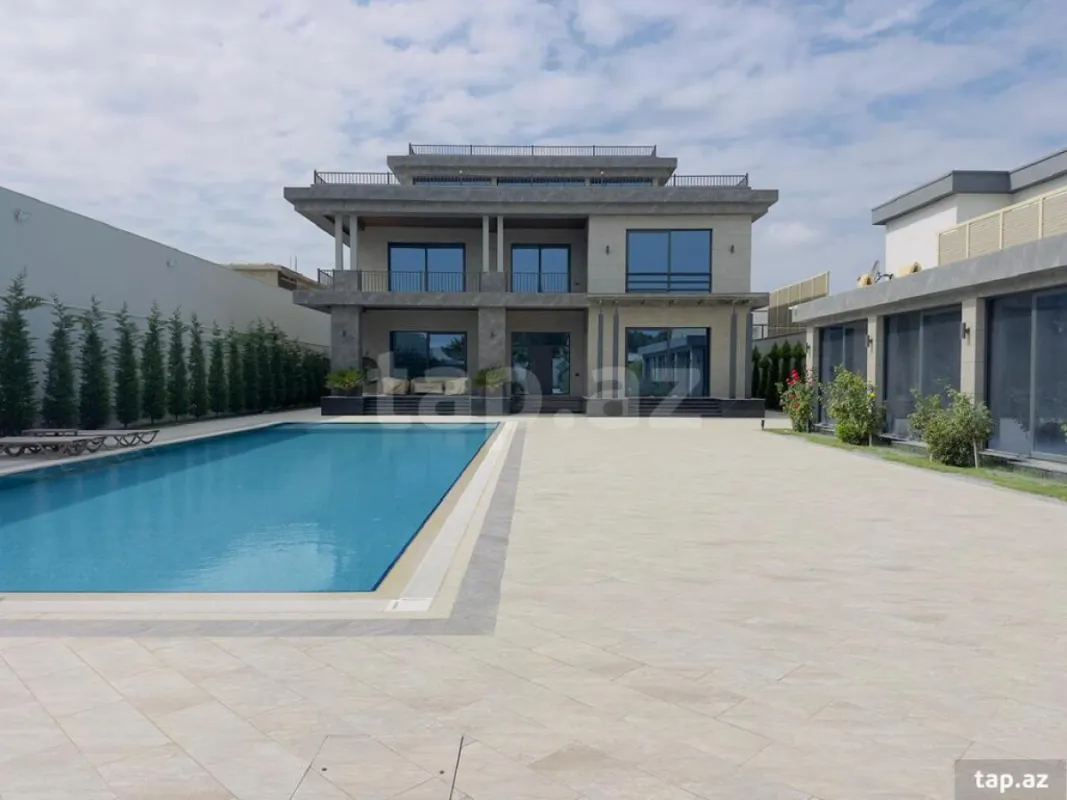 Satılır 9 otaqlı həyət evi