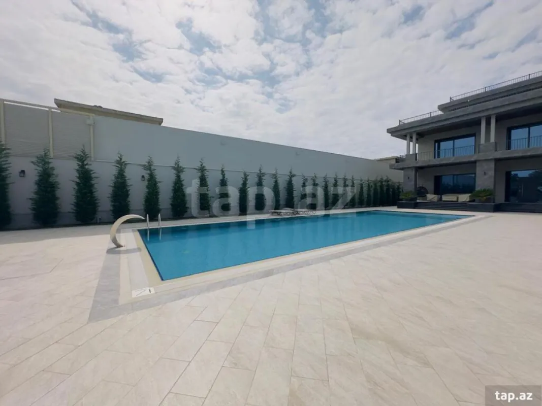 Satılır 9 otaqlı həyət evi